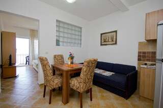 Апартаменты Apartments Dora Добра-Вода Апартаменты с 1 спальней и видом на море (для 3 взрослых)-4