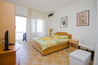 Апартаменты Apartments Dora Добра-Вода Апартаменты с 1 спальней и видом на море (для 3 взрослых)-5
