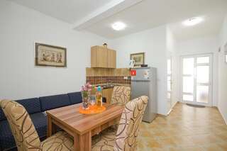 Апартаменты Apartments Dora Добра-Вода Апартаменты с 1 спальней и видом на море (для 3 взрослых)-6