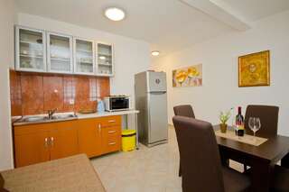 Апартаменты Apartments Dora Добра-Вода Апартаменты с 1 спальней и видом на море (для 4 взрослых)-4