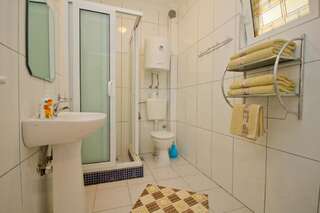 Апартаменты Apartments Dora Добра-Вода Апартаменты с 1 спальней и видом на море (для 3 взрослых)-7