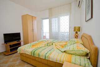 Апартаменты Apartments Dora Добра-Вода Апартаменты с 1 спальней и видом на море (для 3 взрослых)-9