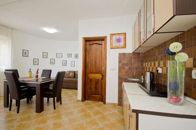 Апартаменты Apartments Dora Добра-Вода-29
